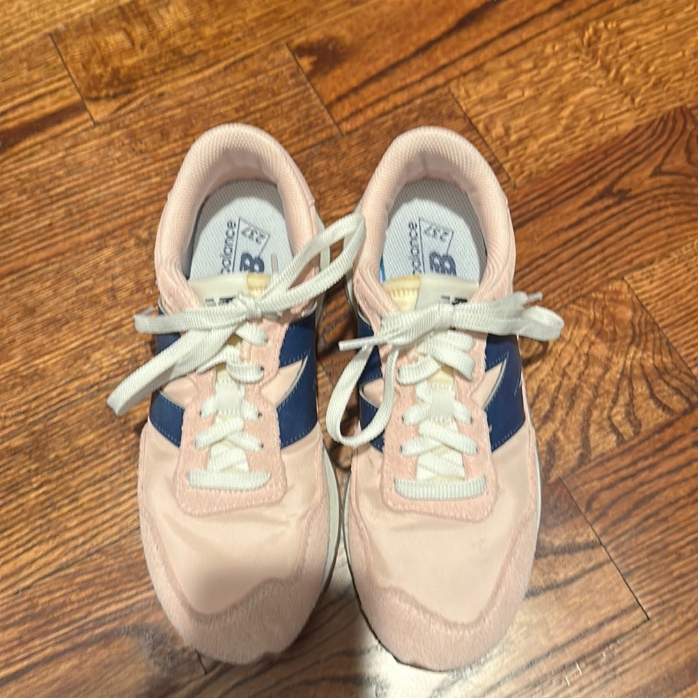 New Balance Sneaker. Woman Size 8M. Light pink with navy blue detail.